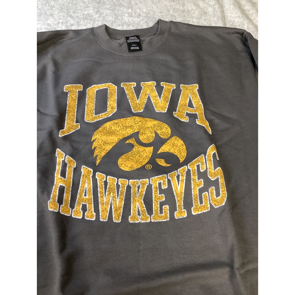 Champion Iowa Hawkeyes Crewneck Sweatshirt Grey Gold NCAA CBMFD2KSAM Mens Medium - Picture 2 of 6